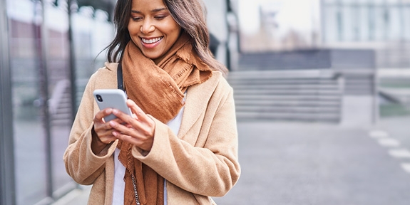 Woman walking outside while on a mobile phone.